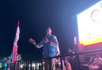 Ketua Bappilu DPC Partai Gerindra Kabupaten Blitar Adib Zamhari Saat Berkampanye untuk Pemilu 2024 di Lapangan Kendalrejo Kecamatan Talun, Senin 29 Januari 2024.