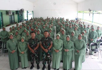 Dandim 1001/HSU-BLG Letkol Inf Dhuwi Hendradjaja saat pertemuan gabungan Persit. Senin (29/1)