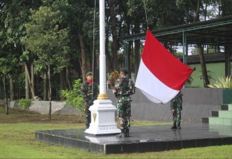 Upacara bendera prajurit Menarmed 2 Kostrad, Senin (5/2)