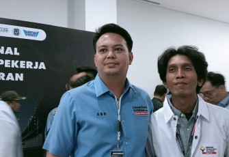 Ketua DPD HIPMI Provinsi Banten Afif Bathala Ramadhan (biru)
