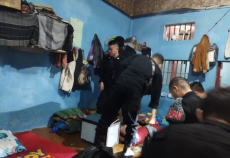 Razia blok hunian Lapas Narkotika Kelas IIA Pematang Siantar, Senin (5/2)