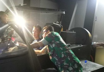 Personel Sathar 21 saat memperbaiki simulator pesawat Hawk, Rabu (7/2)