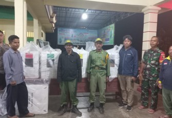 Pengawalan pengiriman kotak suara pemilu, Kamis (15/2)