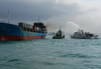 Pasca terjadi kebakaran, Bakamla RI Berhasil Evakuasi KM Alexindo 8 yang Terbakar di Batam