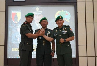 Letkol Inf Dwi Soerjono foto bersama usai Sertijab, Jum'at (23/2)