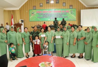 Donor Darah dan Pemberian Tali Asih Persit Cabang XXXVI Dim 0209, Senin (4/3)