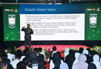 Pesantren kilat TNI AL di KRI Semarang -594
