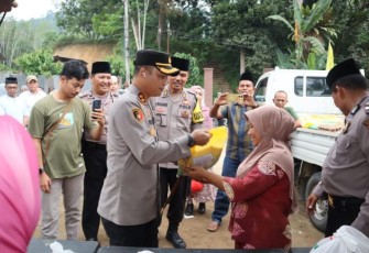 AKBP Yasir Ahmadi, SIK, MH, kepada Kampung Halaman, ia membuktikan dengan melanjutkan program Ramadan Berkah di Kabupaten Tapanuli Selatan (Tapsel), Rabu (27/03/2024)