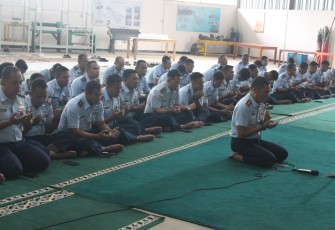 Dandepohar 90 Kolonel Tek Amin Rahardjo saat memimpin doa bersama