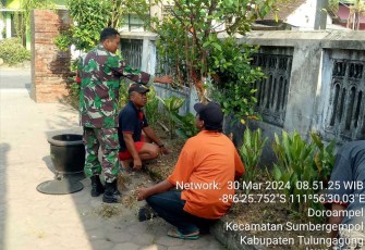 Kerja bakti bersihkan lingkungan bersama warga