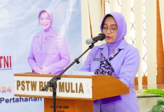Ibu Raksa Tri Anggana Tantri dan Wanita TNI Gelar Bakti Sosial di Panti Jompo 