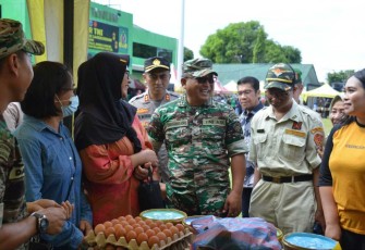 Bazar TNI Korem 132/Tdl Kota Palu, Selasa (2/4)