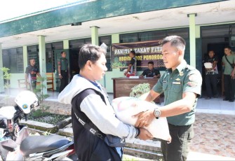 Penyaluran zakat fitrah Kodim 0802/Ponorogo 