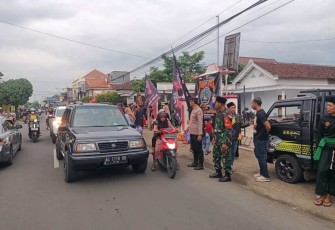 Bagikan takjil gratis di wilayah desa binaan