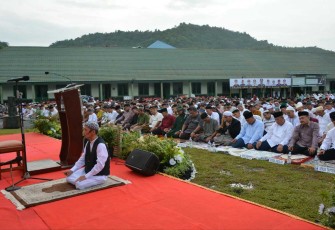 Sholat Idul Fitri 1445 H di lapangan Korem 023/KS, Rabu (10/4)