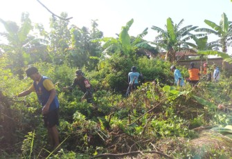 Pembersihan lingkungan di wilayah desa binaan 