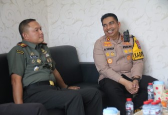 Dandim 0803/Madiun Letkol Inf Meina Helmi bersama Kapolres Madiun, Selasa (16/4)