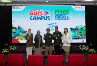 Dokumentasi: Foto bersama para pembicara pada kegiatan Pertamina Goes to Campus.