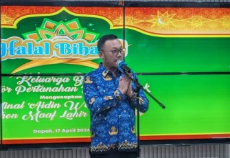 Kakantah Kota Depok Indra Gunawan saat berikan sambutan halalbihalal bersama jajaran, Rabu (17/4)