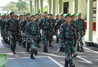 Latihan Defile Prajurit Korem 081/DSJ