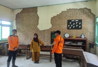 Kondisi bangunan terdampak gempa di Kab Bandung, Rabu (1/5)