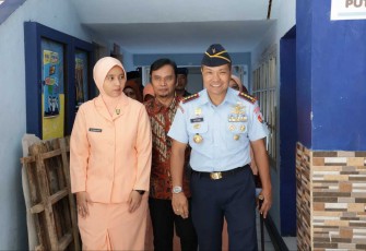Danlanud Husein Sastranegara Kolonel Pnb Alfian saat mengunjungi sekolah Angkasa