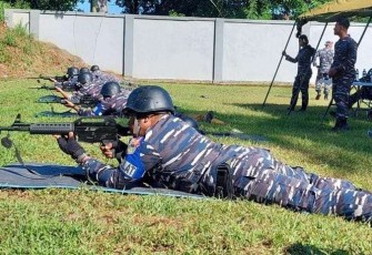 Latihan menembak prajurit Satlinlamil 3 Makassar 