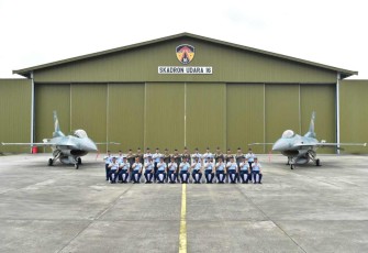 Kasau Marsekal TNI M Tonny Harjono foto bersama di Lanud Roesmin Nurjadin 