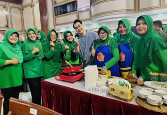 Persit Koorcab Rem 081 mengikuti masamo di Surabaya 