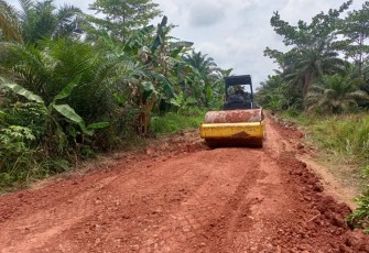 Perataan tanah lokasi jalan TMMD Kodim Labuhanbatu 