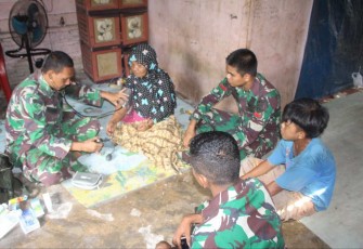 Pelayanan kesehatan warga lansia di lokasi TMMD Kodim Labuhanbatu 