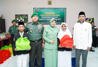 Pangdam XV Pattimura Mayjen TNI Syafrial baksos di pesantren Ishaka Ambon