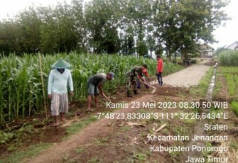Kerja bakti bersihkan lingkungan bersama warga