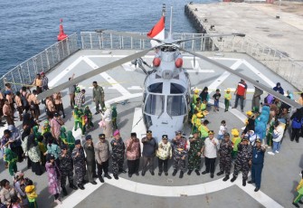 Foto bersama KRI Teluk Wondama-527