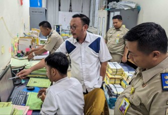 Kepala BPN Kota Depok Indra Gunawan di sela aktivitasnya memantau progres perkembangan alih media, Senin (27/5)