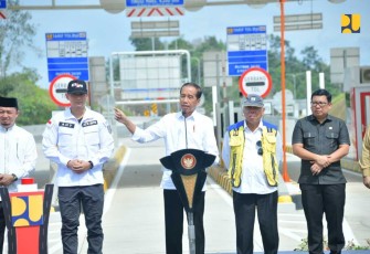 Presiden Joko Widodo saat meresmikan ruas Tol Bangkinang-XIII Koto Kampar