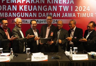 Direksi Bank Jatim Kompak Borong Saham 