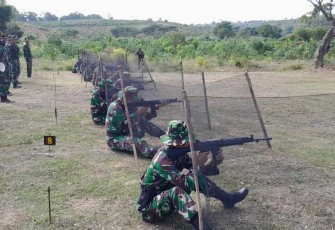 Latihan menembak prajurit Kodim 0802/Ponorogo 