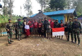 Pelayanan kesehatan door to door satgas Yonif 509 Kostrad