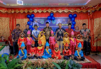 Bupati Pasaman Hadiri Panen Karya Dalam Rangka Pelepasan Siswa/i Kelas VI SD Negeri 23 Talago