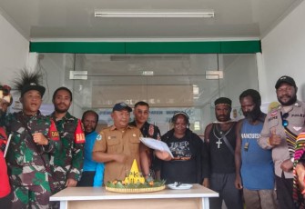 Babinsa Koramil 1710-05/Jila Hadiri Peresmian Gedung Puskesmas Distrik Jila 