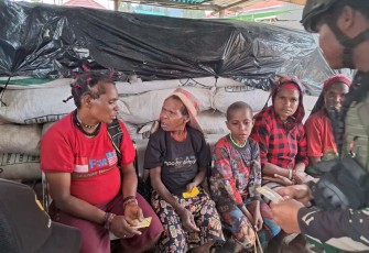 Mama Papua kunjungi satgas Yonif 509 Kostrad