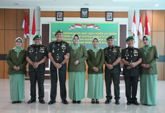 Danrem 041/Gamas Pimpin Acara Tradisional Pelepasan Serta Penerimaan Warga Baru dan Sertijab 