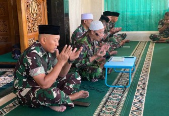 Doa bersama prajurit Menarmed 2 Kostrad 