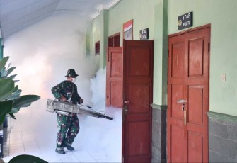 Fogging lingkungan Korem 081/DSJ