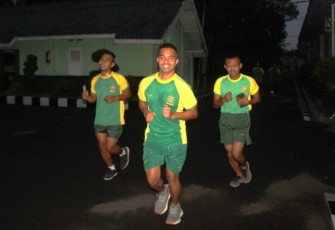 Lari pagi prajurit Menarmed 2 Kostrad 