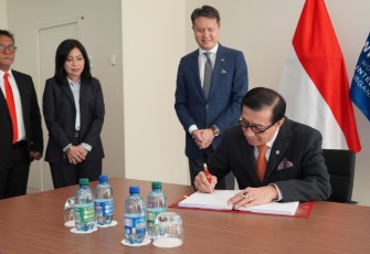 Menteri Hukum dan HAM RI Menandatangani Traktat Internasional Sumber Daya Genetik dan Pengetahuan Tradisional 