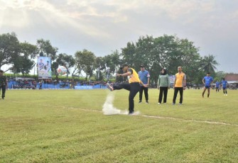 Danlanud J.B Soedirman Letkol Pnb Tatag Onne Setiawan kick off turnamen sepak bola 