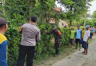 Kerja bakti bersihkan lingkungan bersama warga