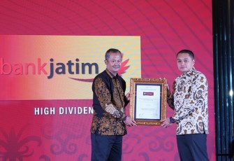 Bank Jatim Sabet Penghargaan High Dividen dari Indeks52